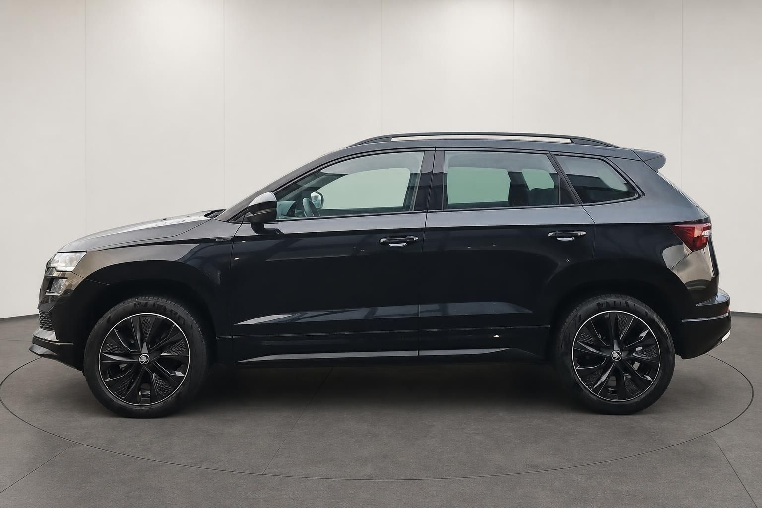 Schwarzer Skoda Kodiaq SUV Seitenansicht mit Alufelgen