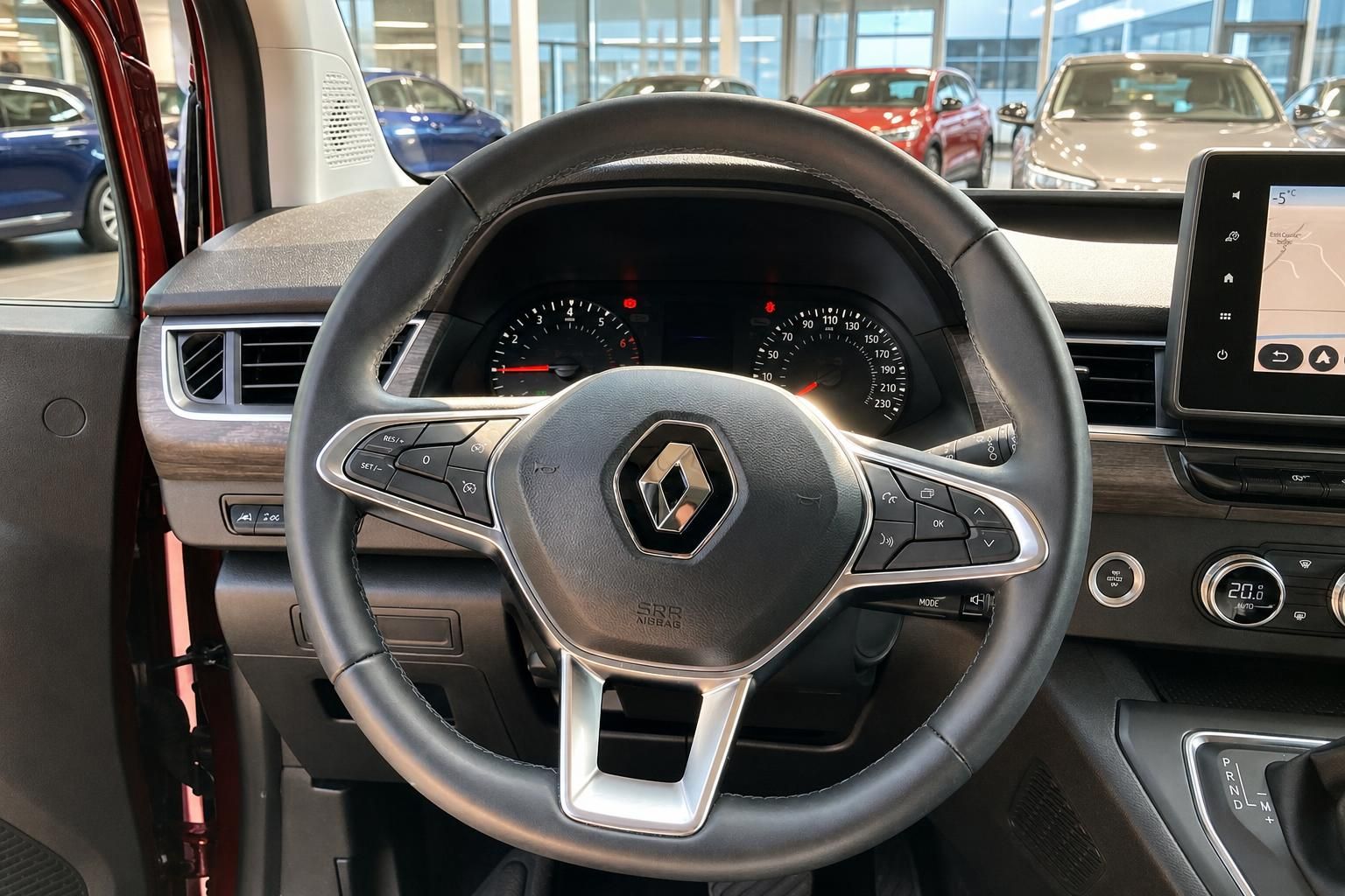 Renault Lenkrad mit Bedienelementen und digitalem Kombiinstrument