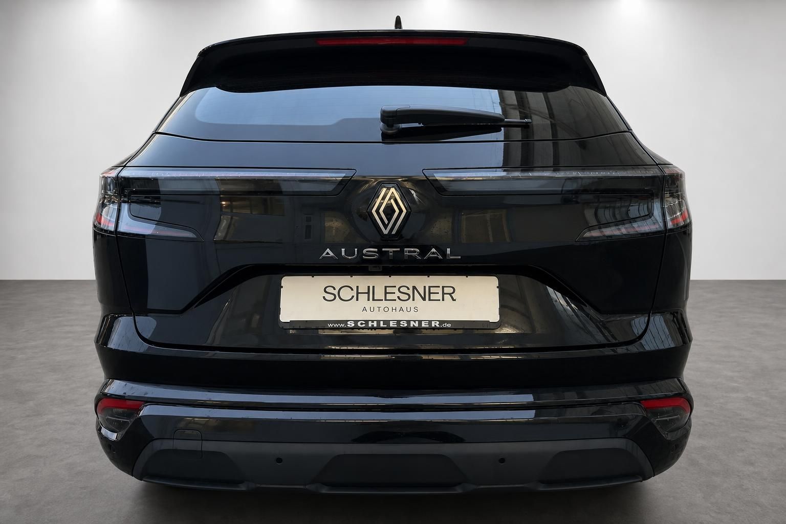 Renault Austral in Schwarz, Heckansicht mit Kennzeichenhalter Schlesner Autohaus
