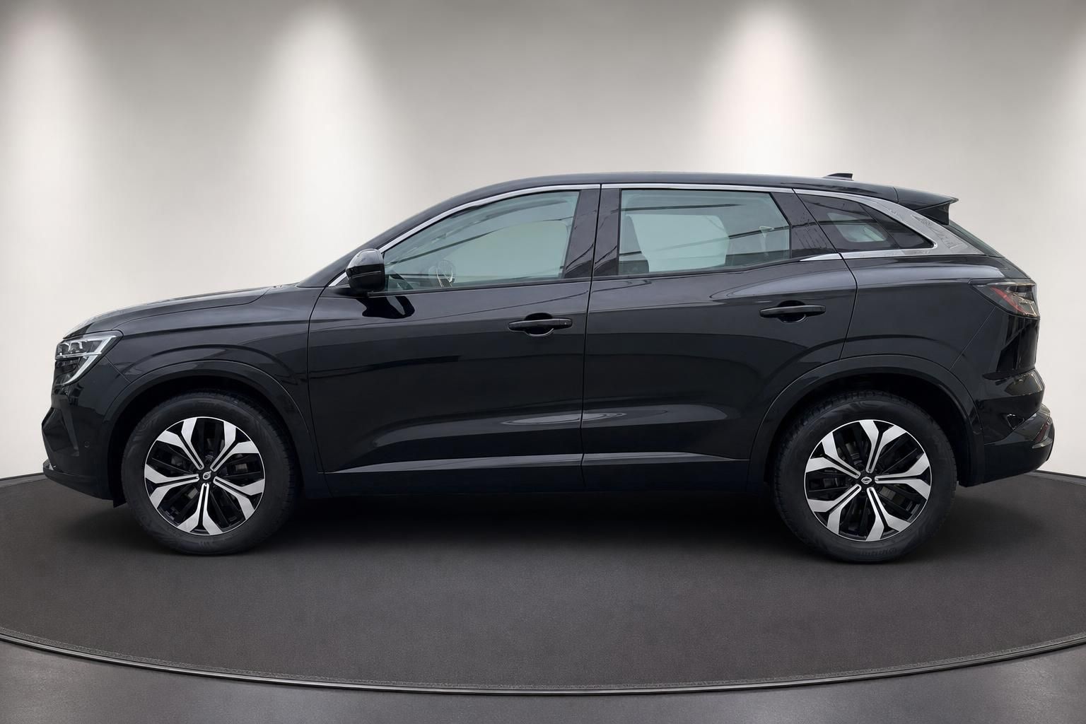 Renault Austral in Schwarz, Seitenansicht mit Design-Alufelgen