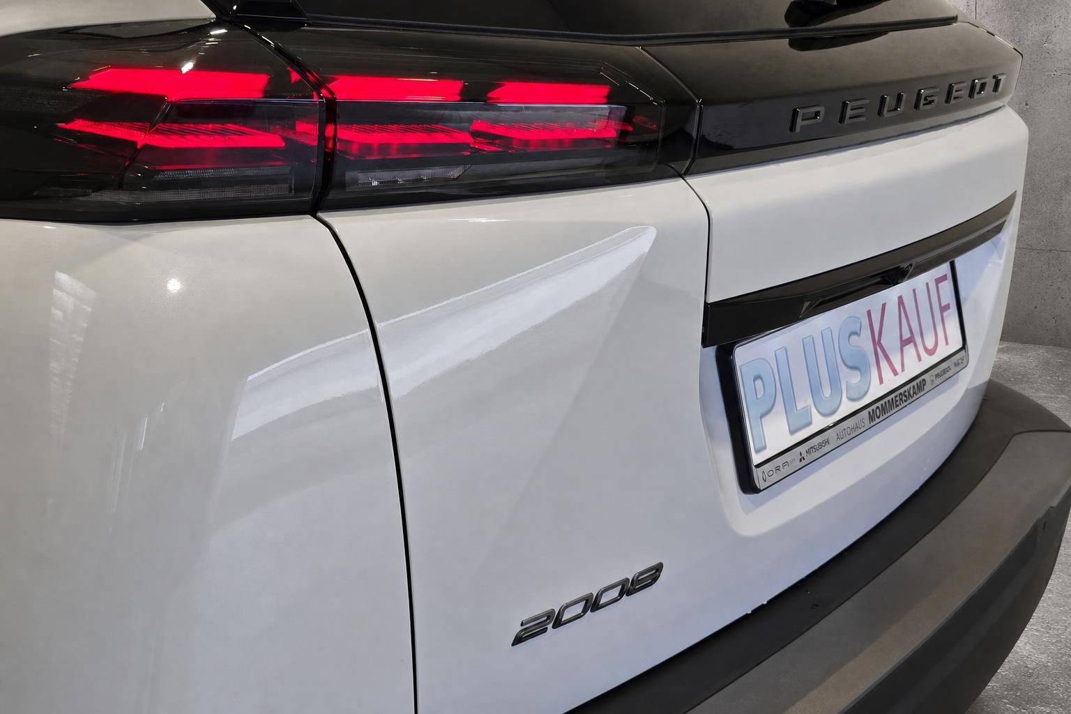 Peugeot 2008 Heckansicht Detail mit LED-Rückleuchten und Kennzeichen