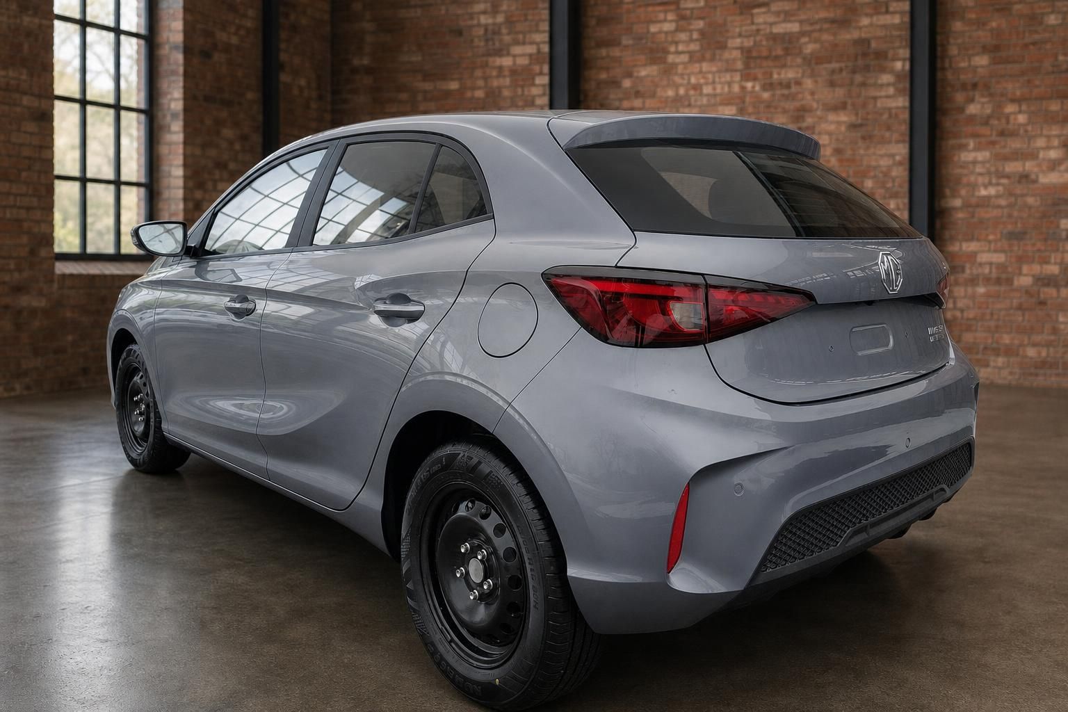 MG3 Hybrid+ Grau, Heckansicht schraeg mit Ruecklichtdetail