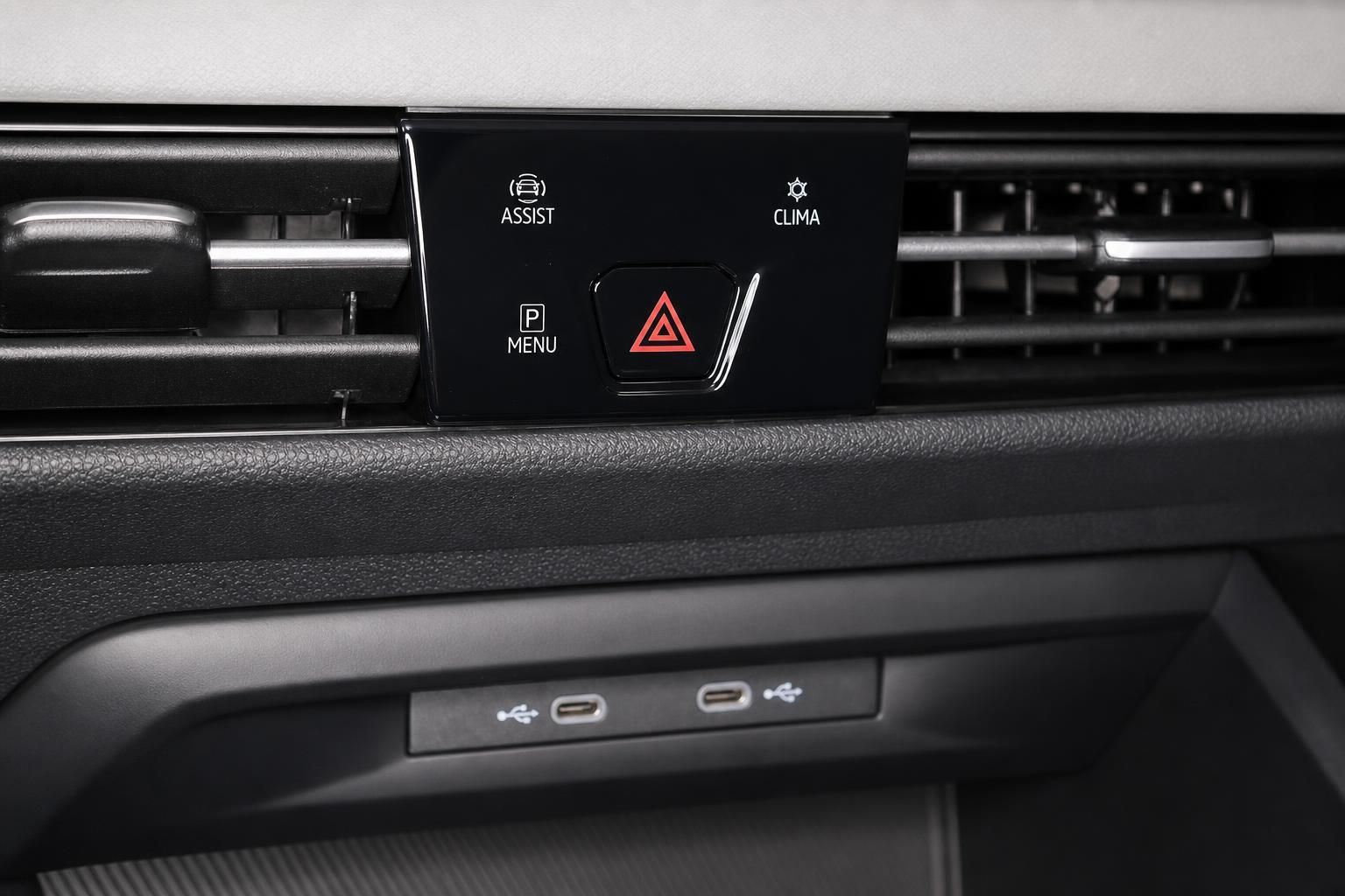 Bedienelemente Warnblinker, Assist und Clima im VW Interieur