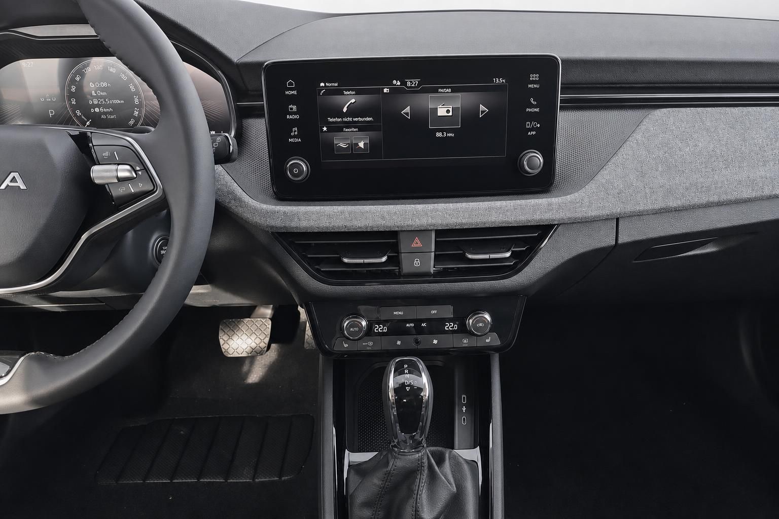 Skoda Cockpit mit Touchscreen, Klimabedienung und Schalthebel