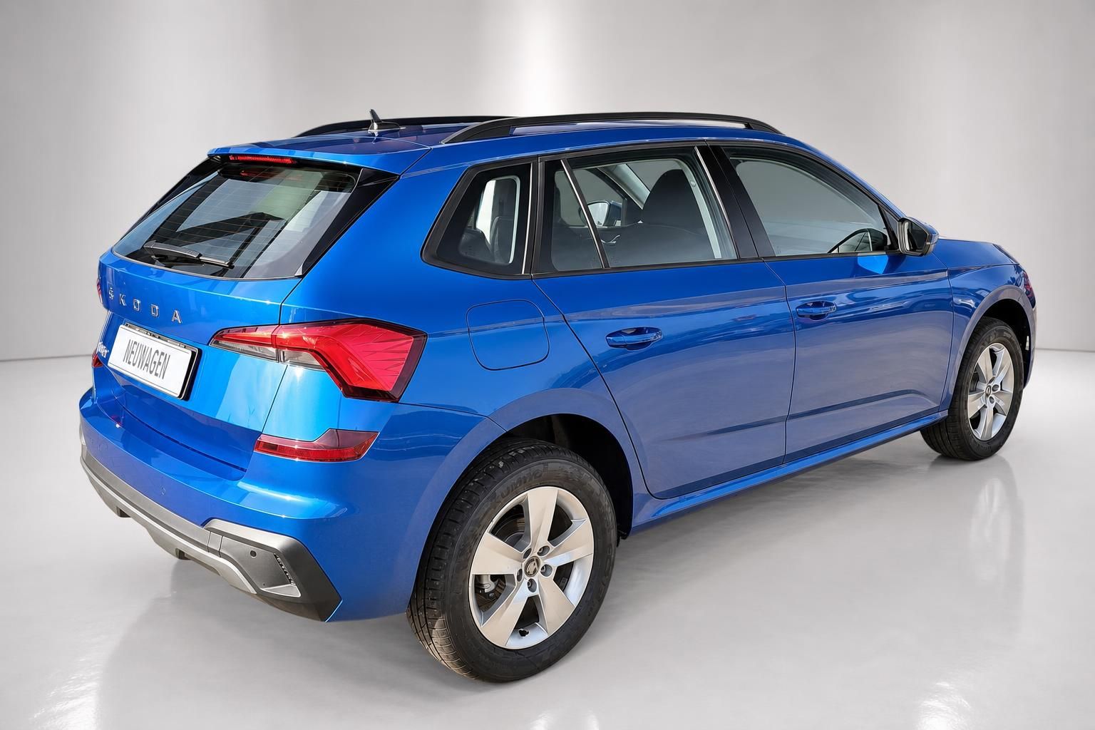 Skoda Kamiq blau Heckansicht seitlich mit Kennzeichen NEUWAGEN