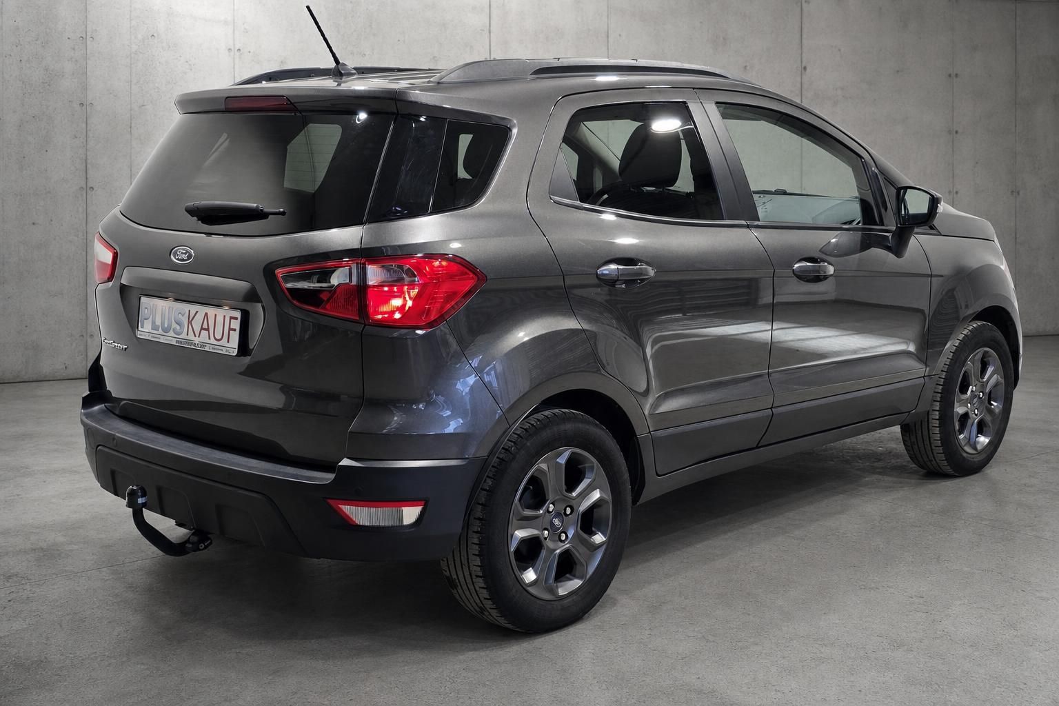 Ford EcoSport SUV grau Heck- und Seitenansicht schraeg
