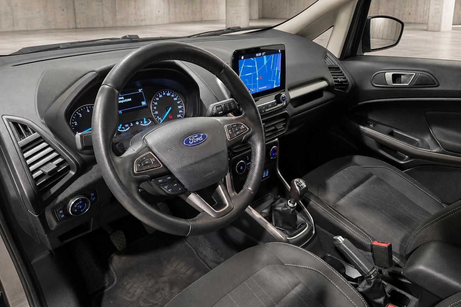 Ford EcoSport Innenraum Cockpit Lenkrad und Navigation