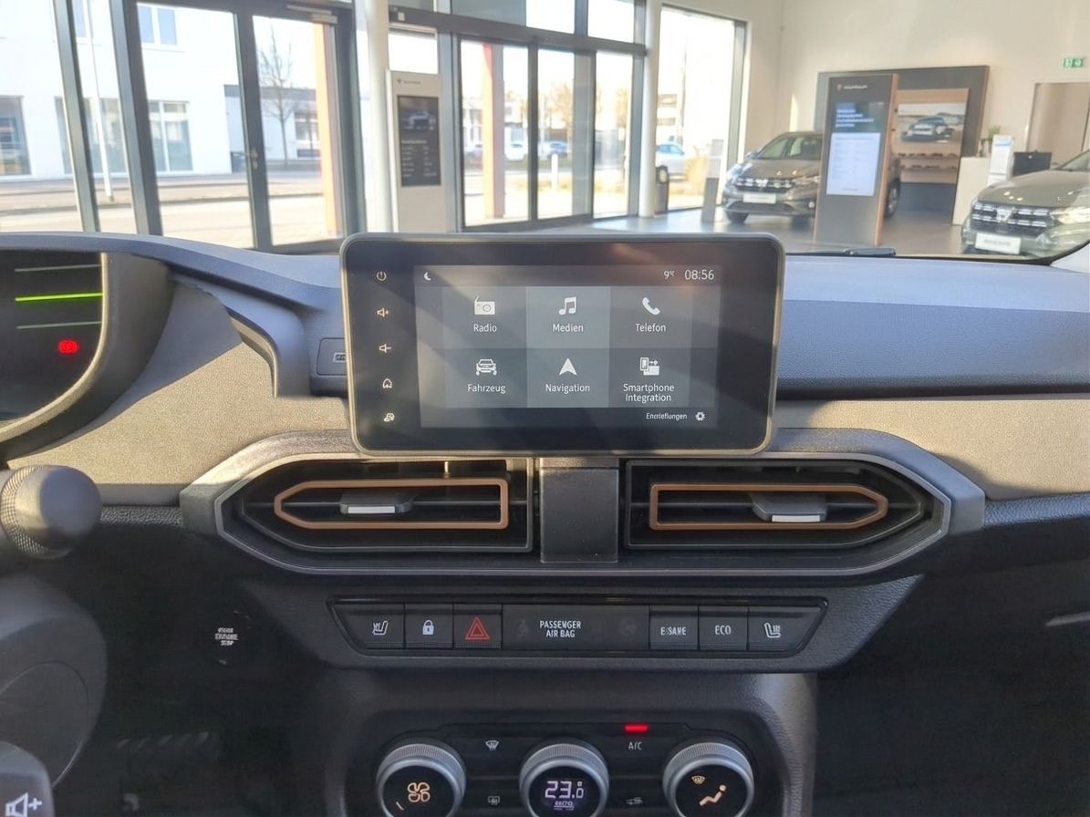 Dacia Infotainment-System und Klimabedienung im Armaturenbrett