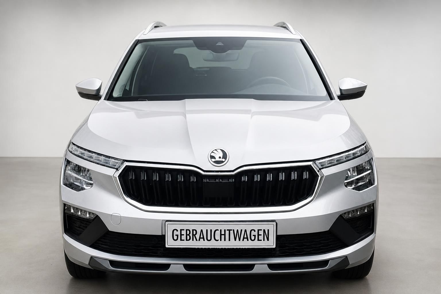 Skoda Kamiq silber Frontansicht Gebrauchtwagen mit Kuehlergrill
