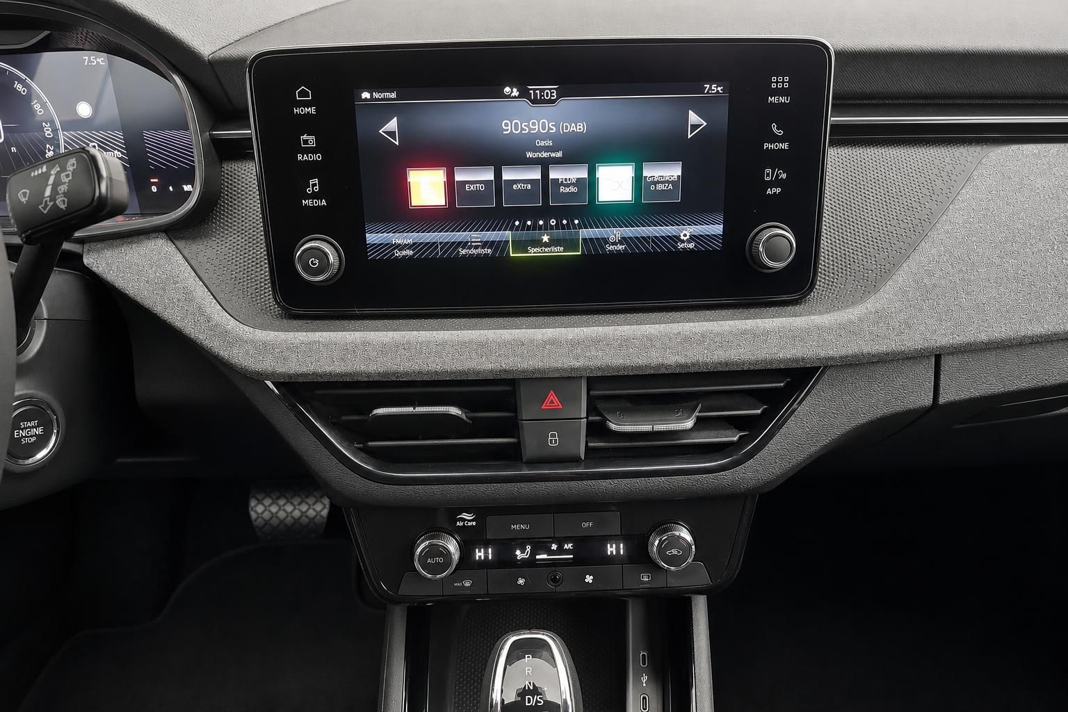 Skoda Infotainment-Display und Klimabedienung im Detail