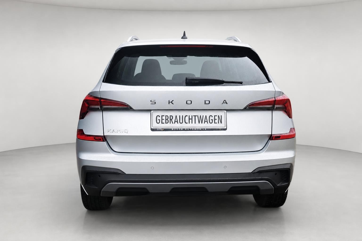 Skoda Kamiq Gebrauchtwagen in Silber, Heckansicht frontal