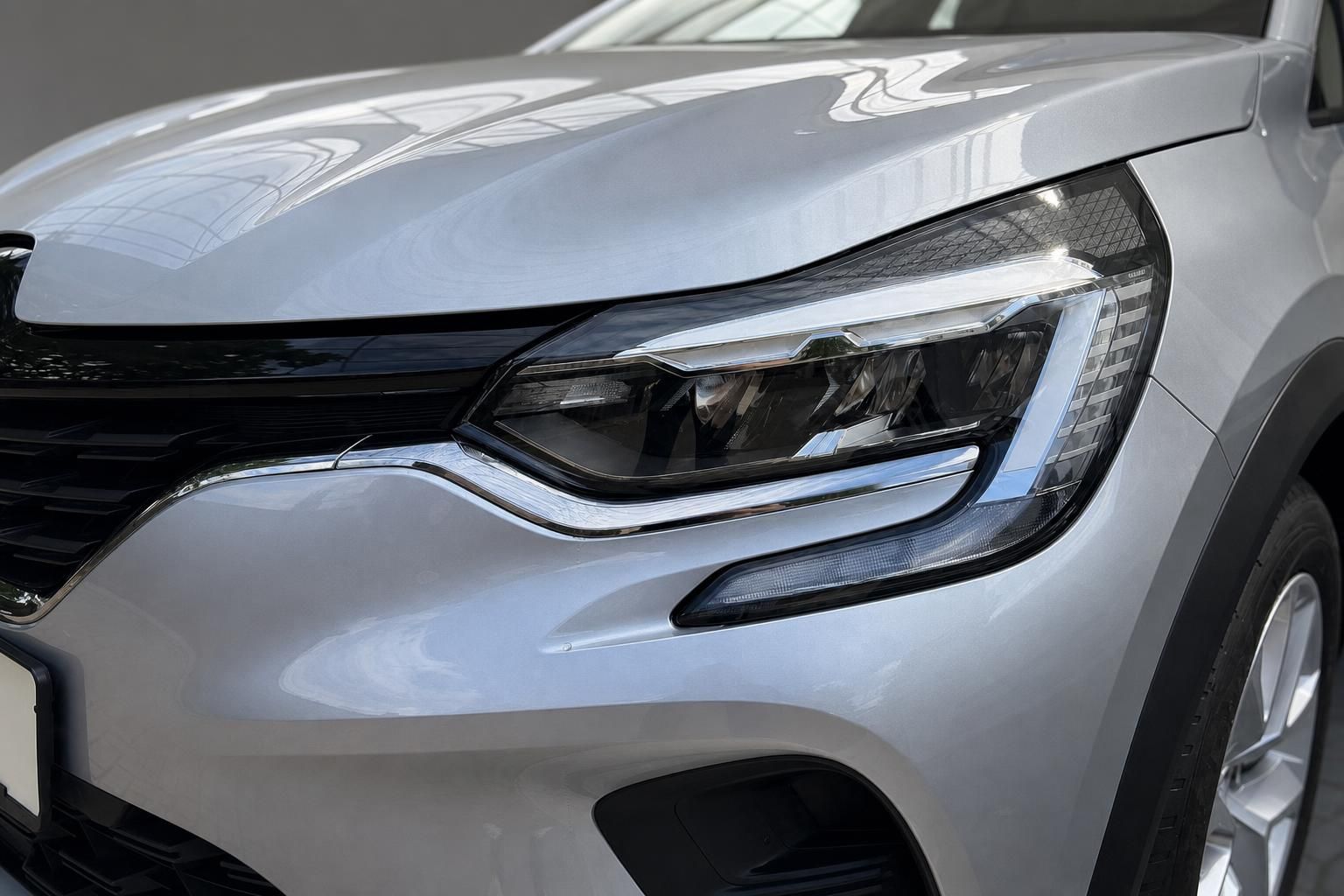 Renault Captur Detailansicht LED-Scheinwerfer silber