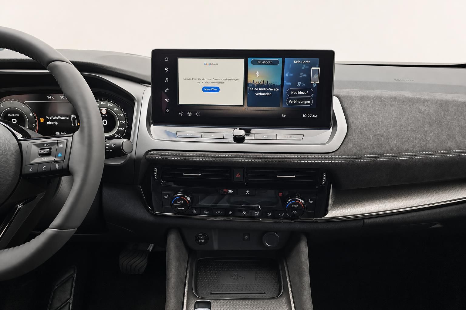 Nissan Infotainment-Display mit Navigation und Bluetooth im Detail