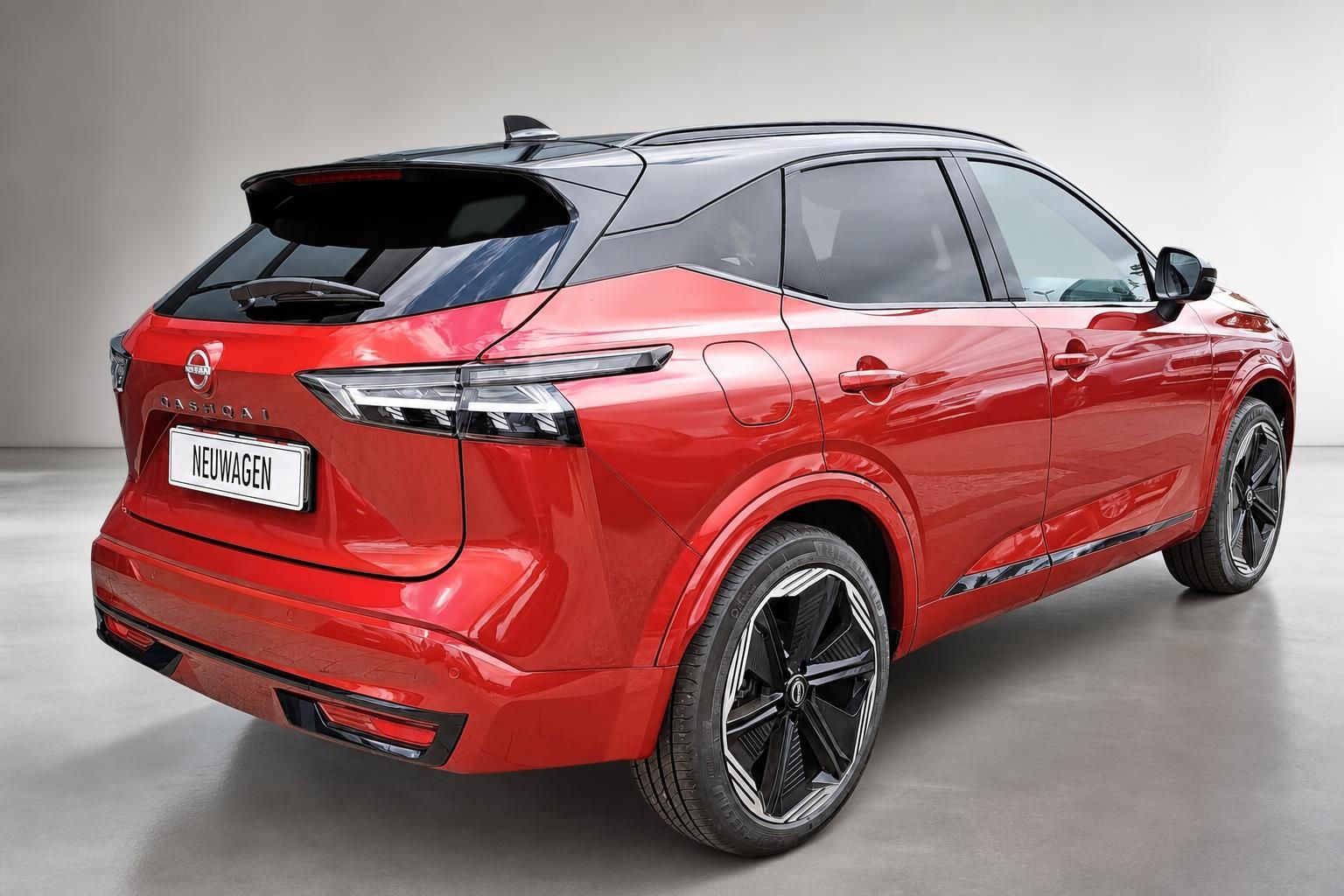 Nissan Qashqai rot, Heck-Seitenansicht mit Alufelgen