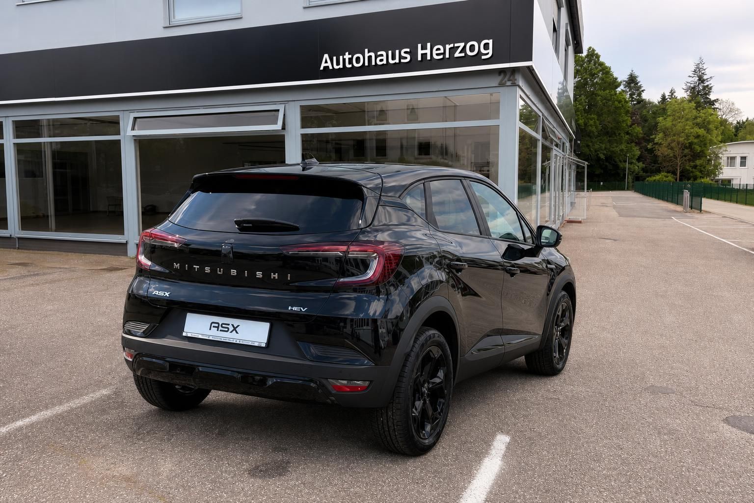 Mitsubishi ASX HEV schwarz von hinten, Heckleuchten Detailansicht