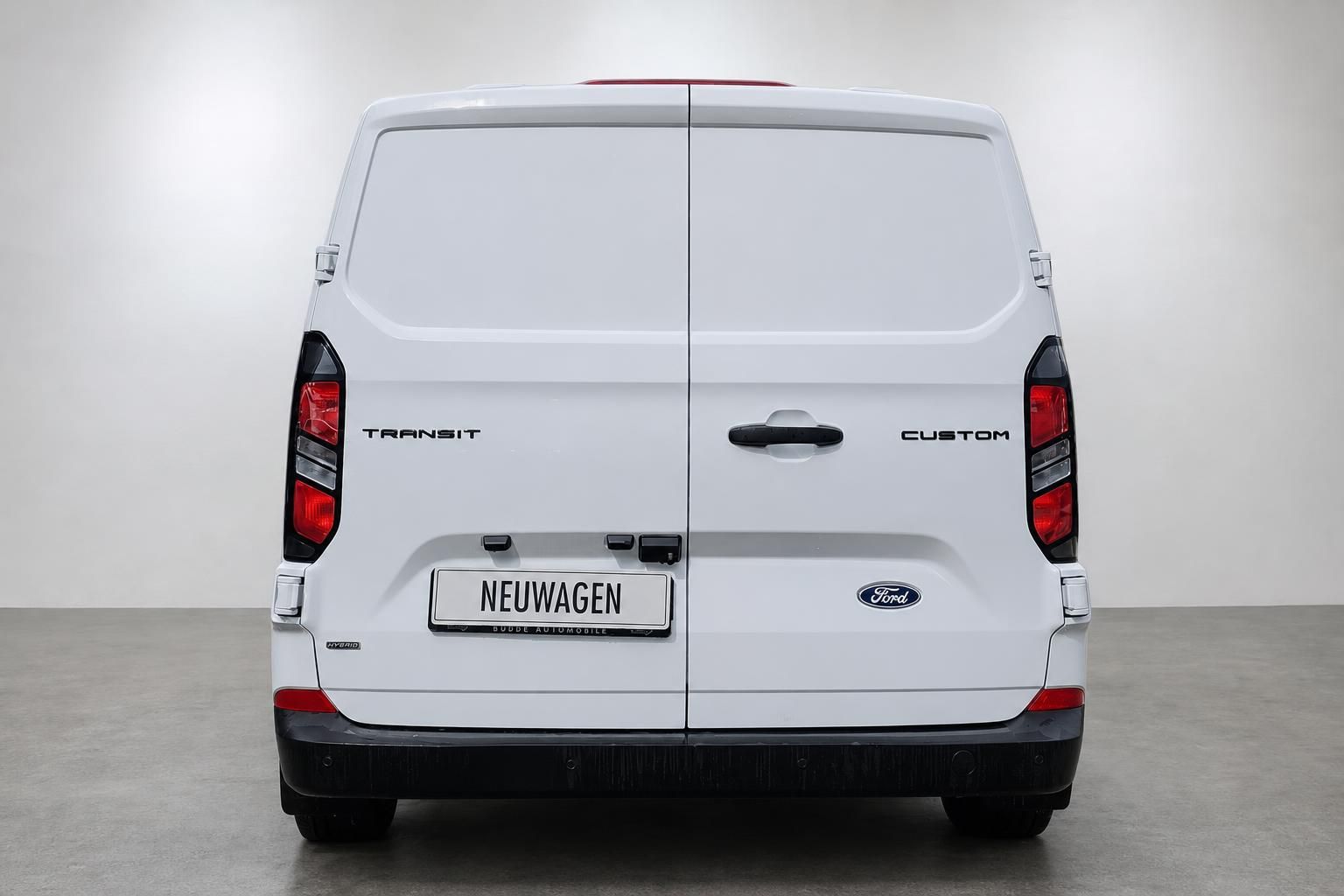 Ford Transit Custom weiß Heckansicht mit Kennzeichen Neuwagen