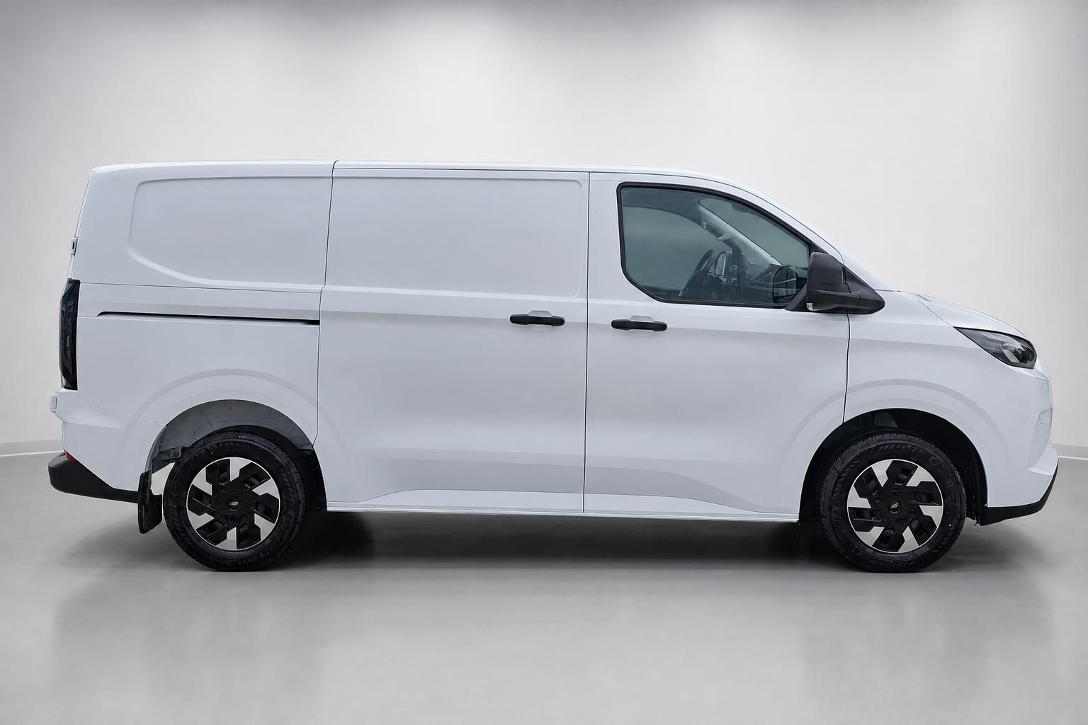 Ford Transit Custom weiß Seitenansicht Kastenwagen Studio