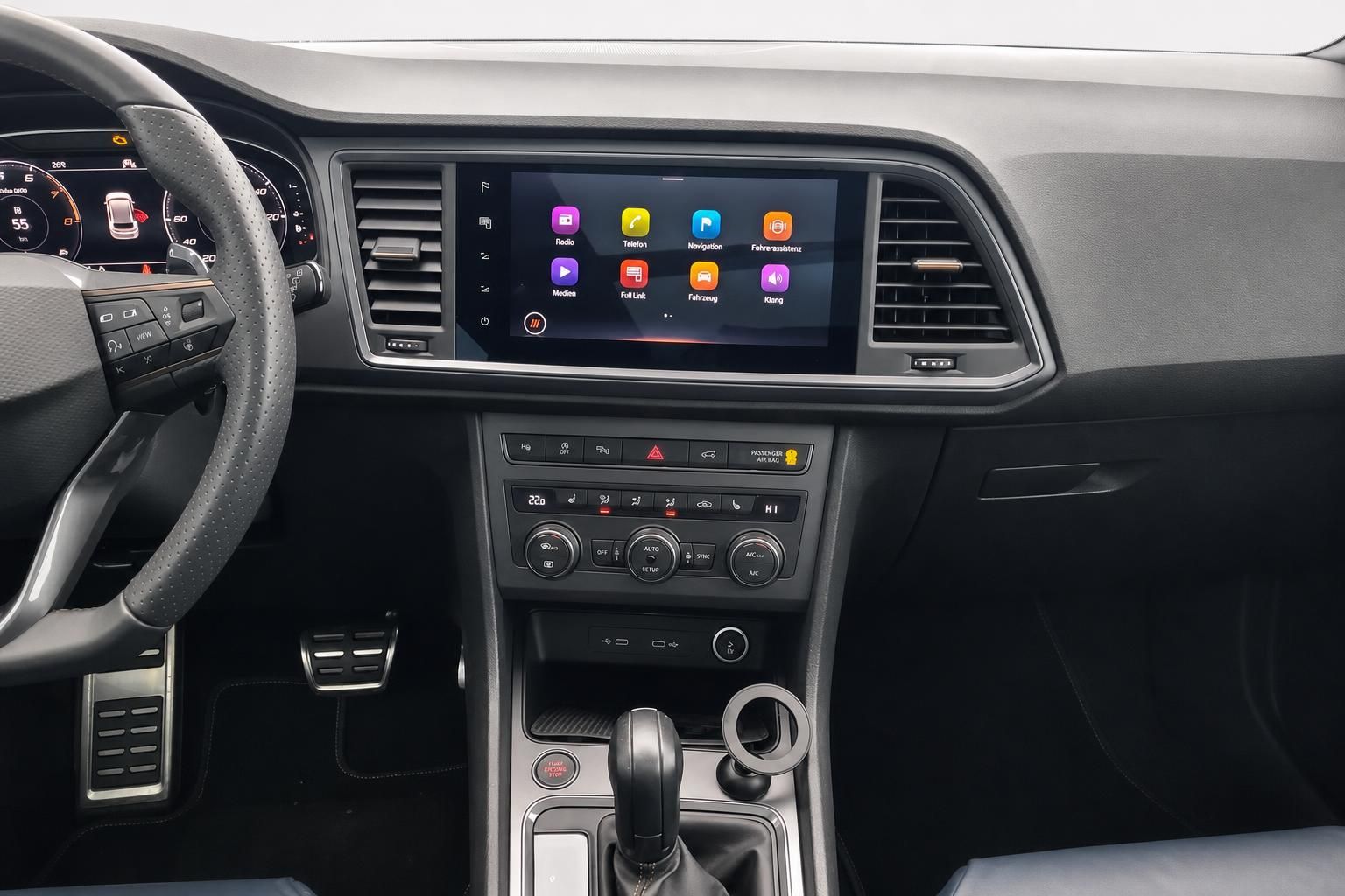 Cupra Ateca Cockpit mit Touchscreen Infotainment und Mittelkonsole