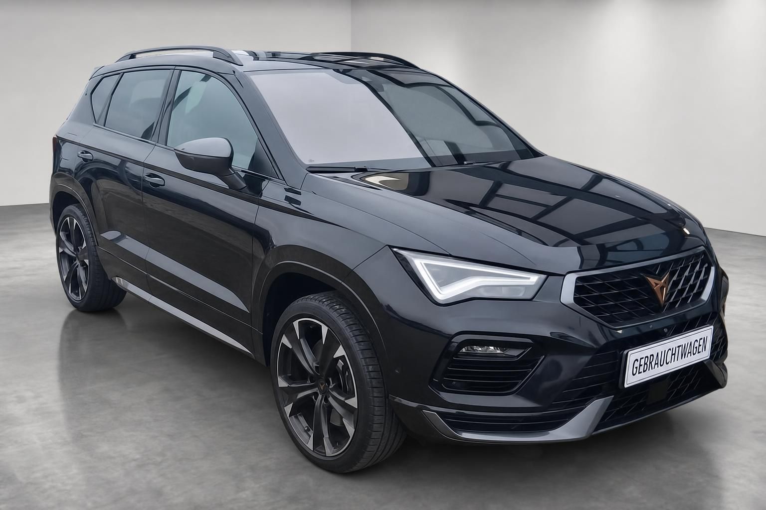 Cupra Ateca schwarz Seitenansicht vorne Gebrauchtwagen Studio
