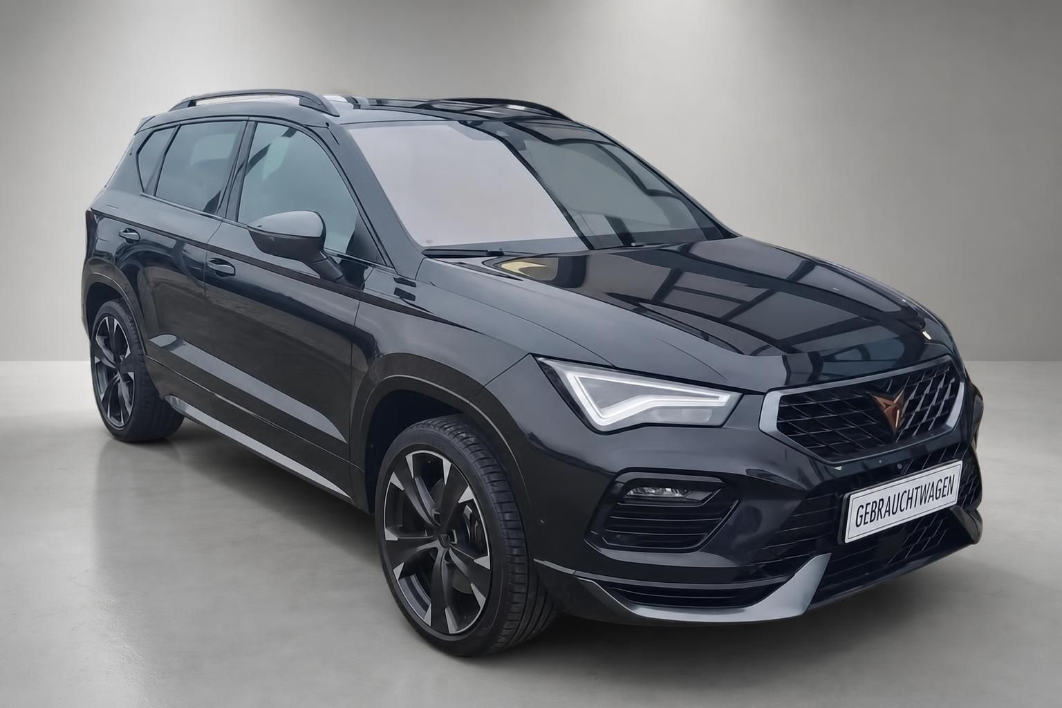 Cupra Ateca schwarz Frontansicht schraeg Gebrauchtwagen Ansicht