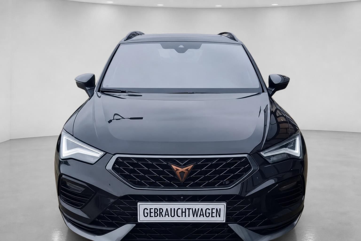 Cupra Ateca schwarz Frontansicht Gebrauchtwagen Studio