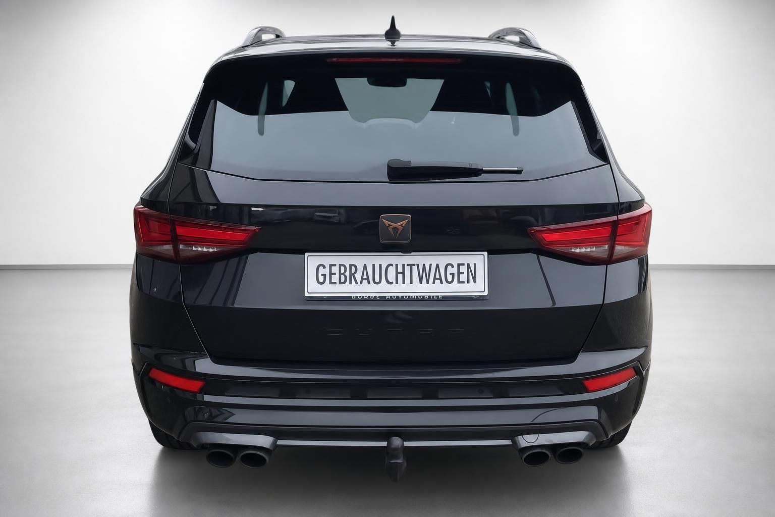 Cupra Ateca schwarz SUV Heckansicht mit Doppelauspuff