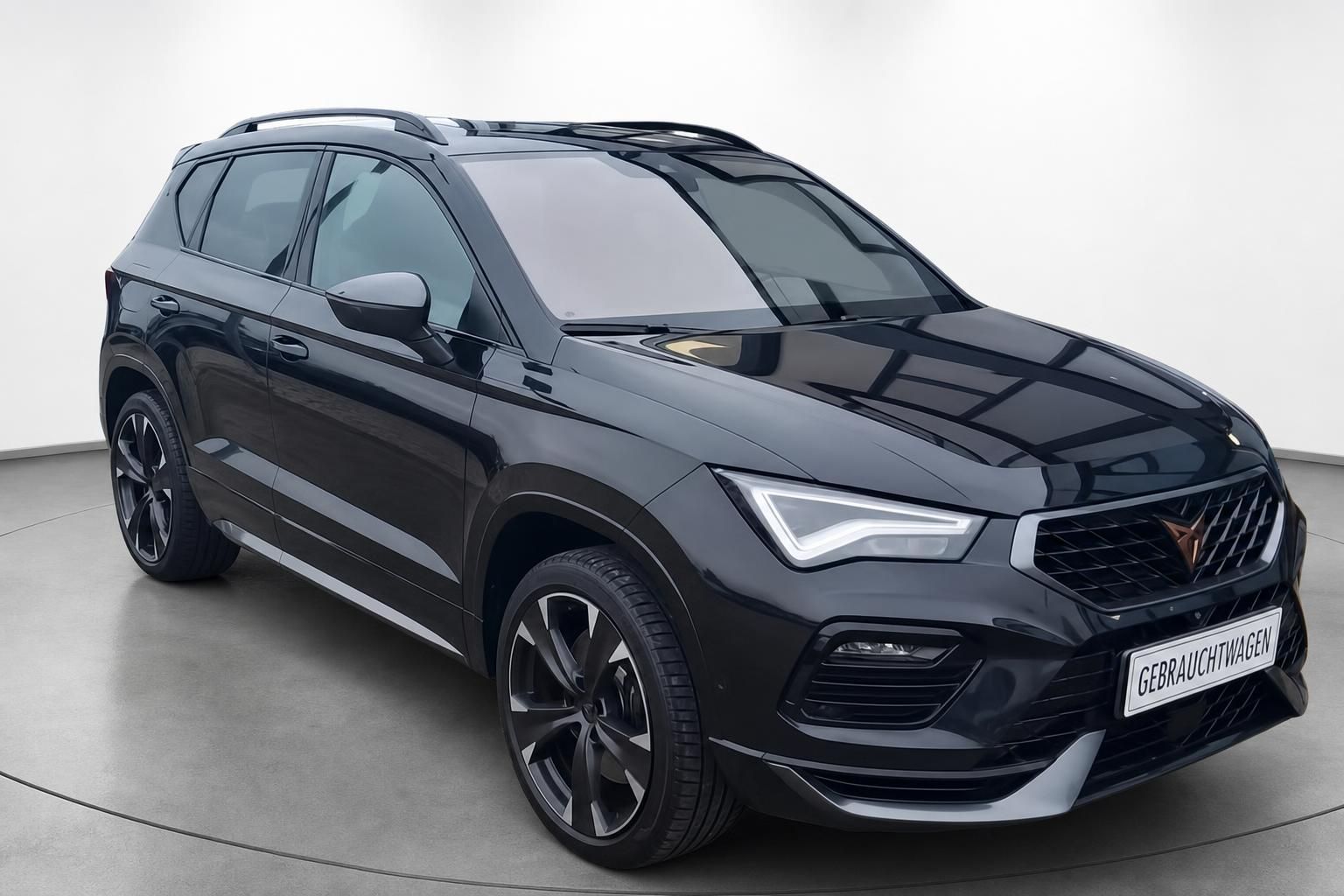 Cupra Ateca schwarz SUV Frontansicht seitlich Gebrauchtwagen