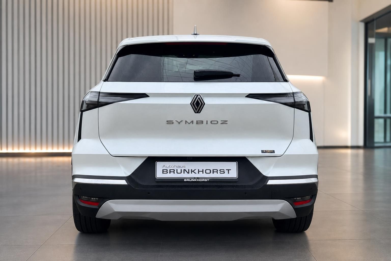Renault Symbioz weiß Heckansicht mit E-Tech Schriftzug
