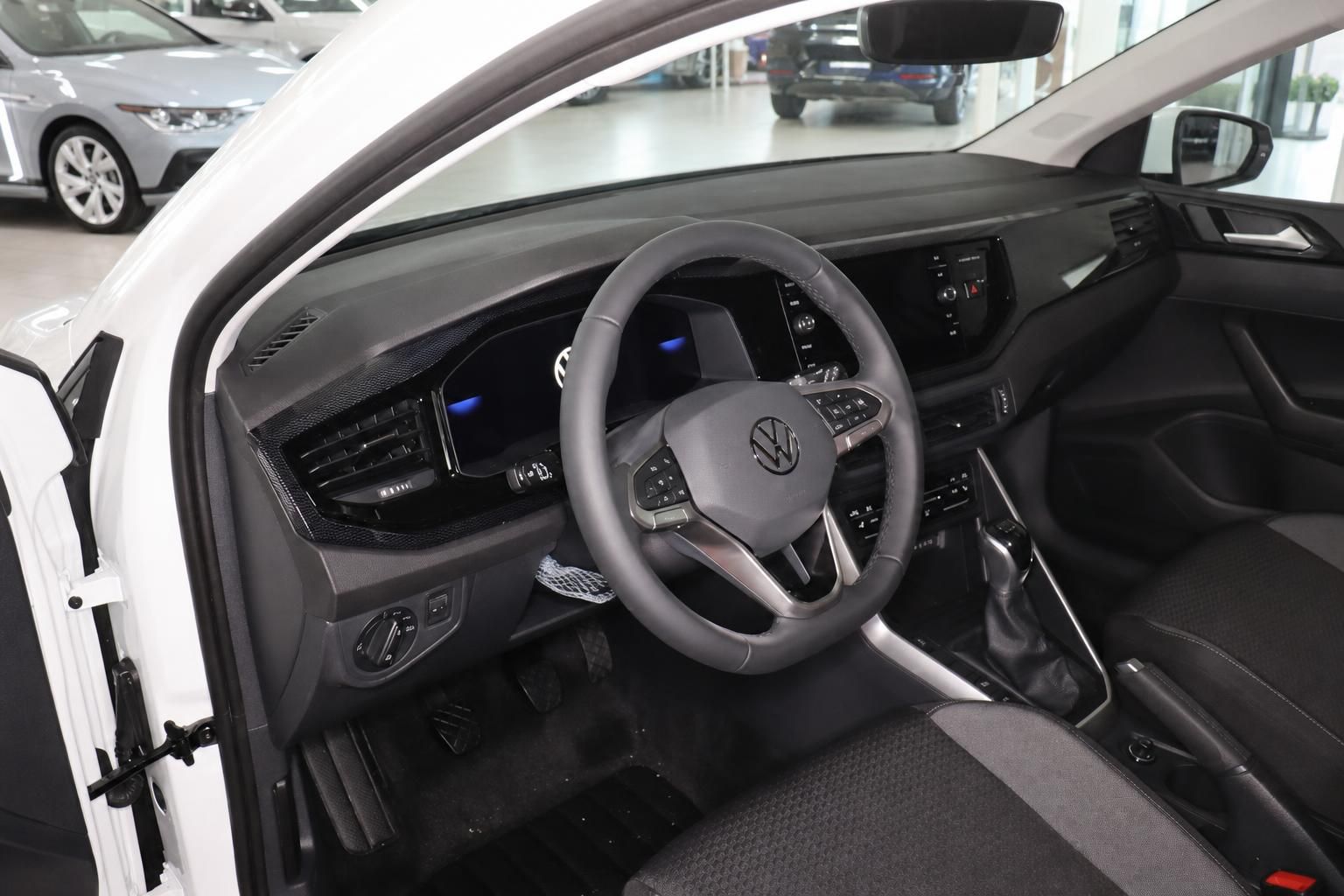 VW Polo Innenraum mit Cockpit und Lenkrad Ansicht