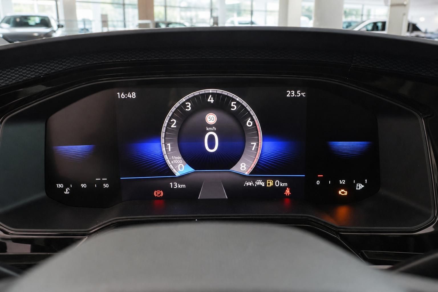 VW Polo digitales Cockpit Tacho und Bordcomputer Anzeige