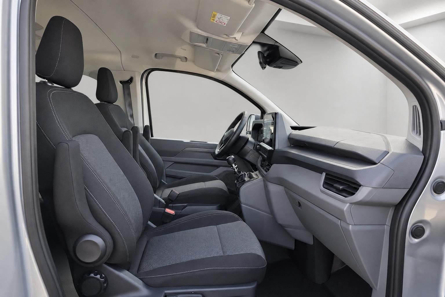 VW Transporter Innenraum Vordersitze und Armaturenbrett Detailansicht