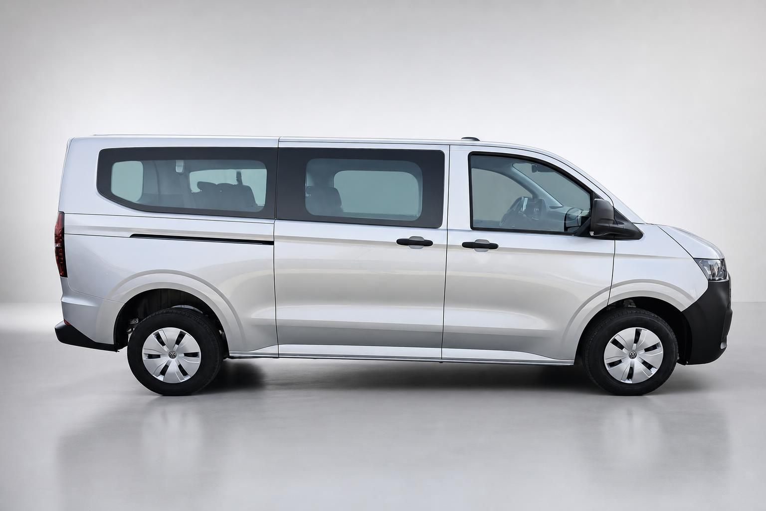 VW Van silber Seitenansicht komplett im Studio