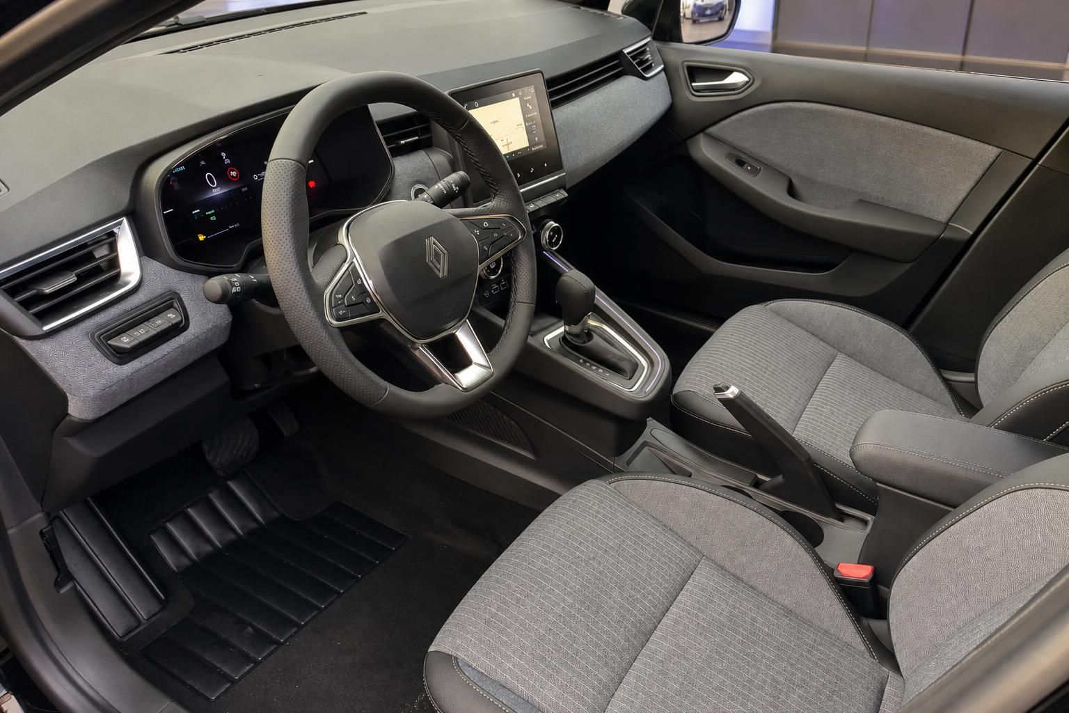 Renault Clio Innenraum Cockpit Lenkrad Armaturenbrett Sitze grau Stoff moderne Ausstattung
