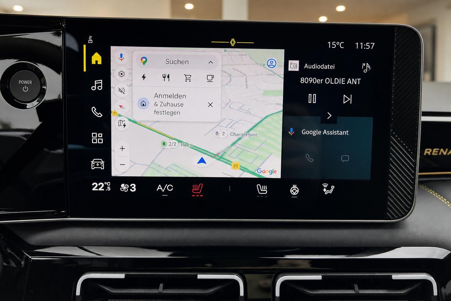 Renault Infotainment-Display mit Google Maps Navigation und Android Auto Oberfläche