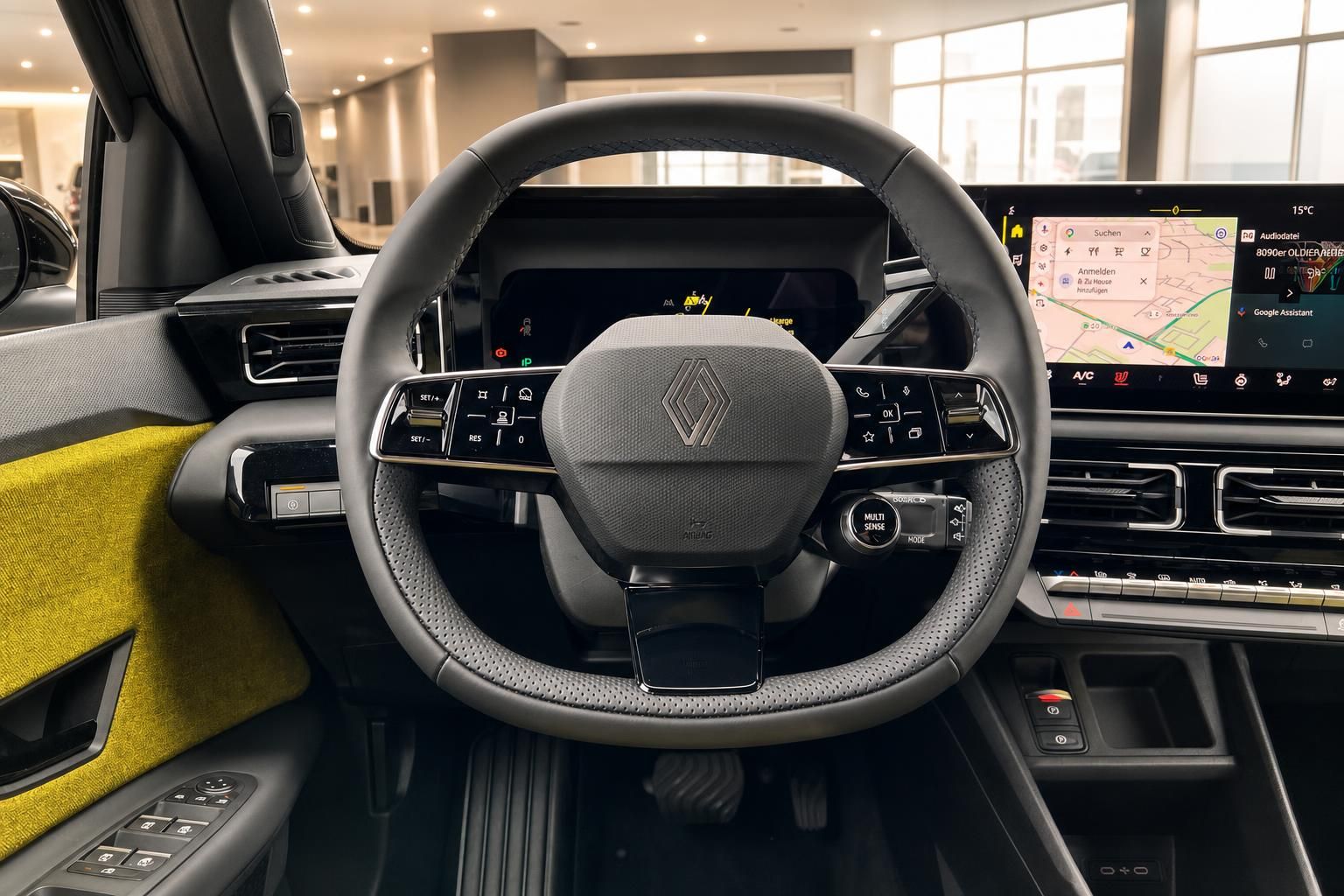 Renault Innenraum Lenkrad mit Multifunktionstasten und digitalem Cockpit-Display