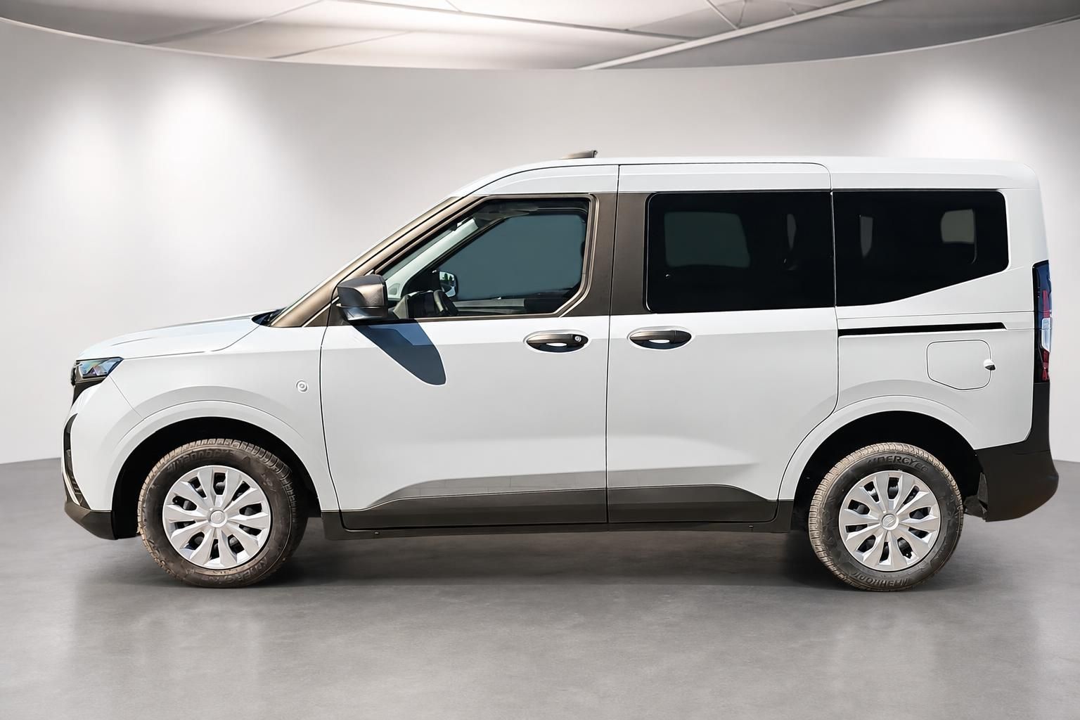 Ford Tourneo Connect weiß Seitenansicht Neuwagen Studio