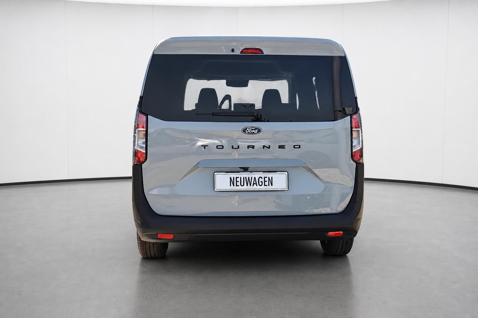 Ford Tourneo silber, Heckansicht mit Kennzeichen Neuwagen