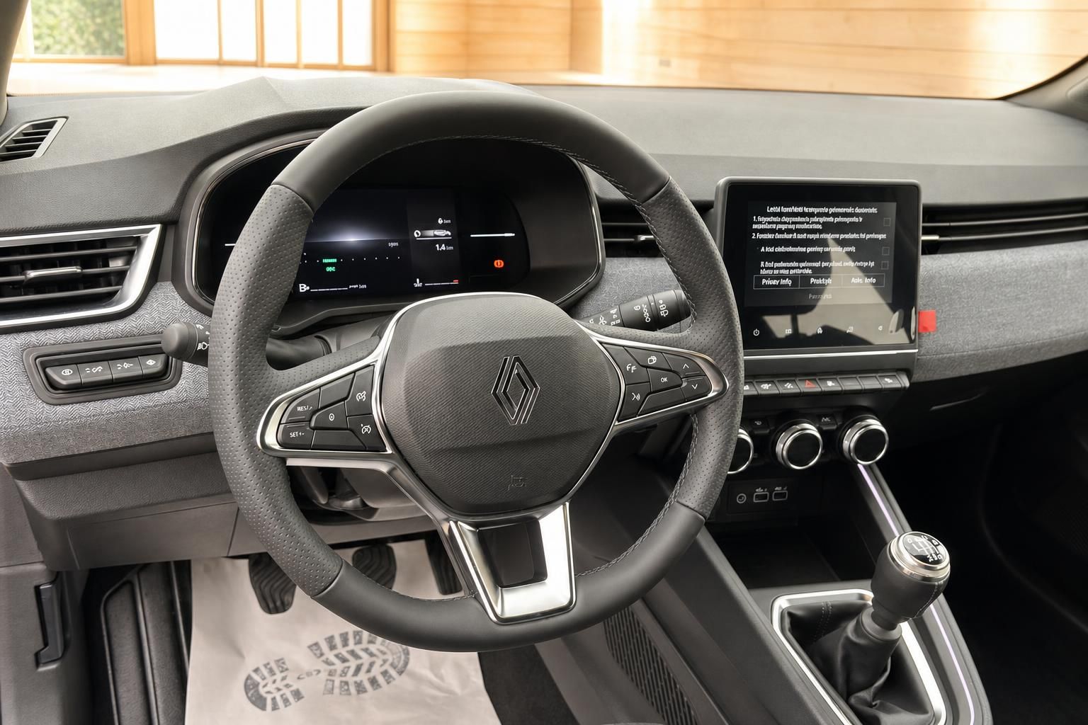 Renault Innenraum Lenkrad mit Multifunktionstasten und digitalem Cockpit sowie Touchscreen-Infotainment