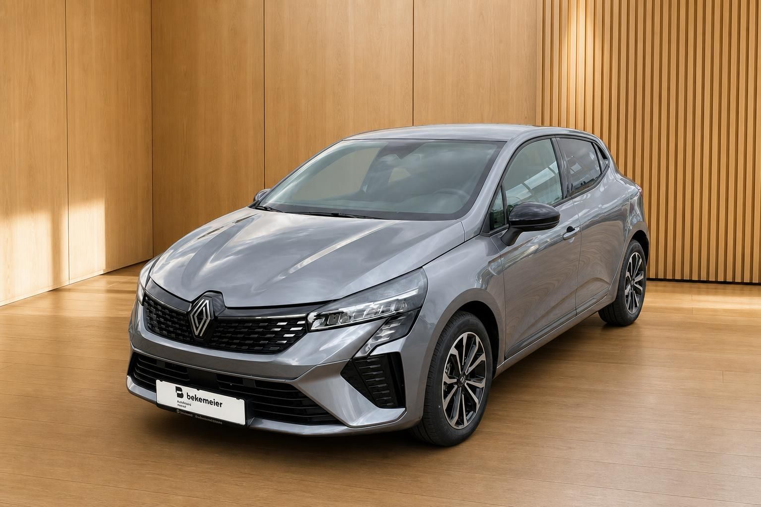 Renault Clio grau Frontansicht schräg links – moderner Kleinwagen mit LED-Scheinwerfern