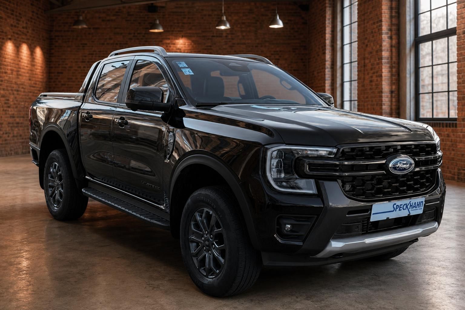 Ford Ranger Wildtrak schwarz Frontansicht schräg Pickup-Truck Innenstadt