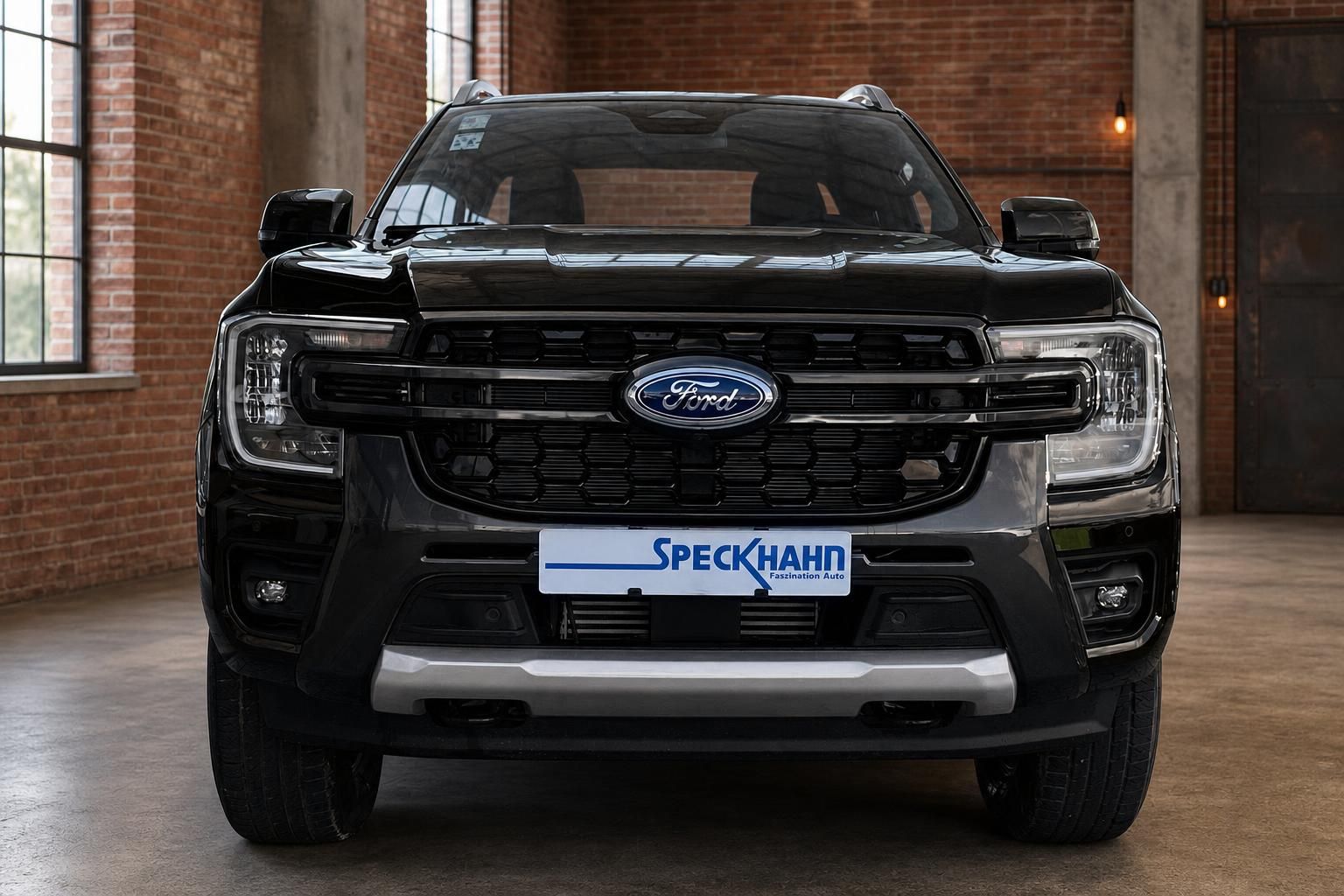 Ford Ranger Wildtrak schwarz Frontansicht mit LED-Scheinwerfern bei Autohaus Speckhahn