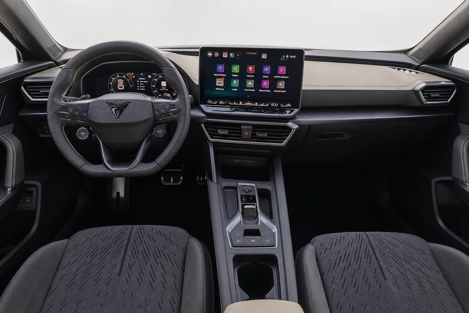 Cupra Cockpit mit Lenkrad und Infotainment-Display