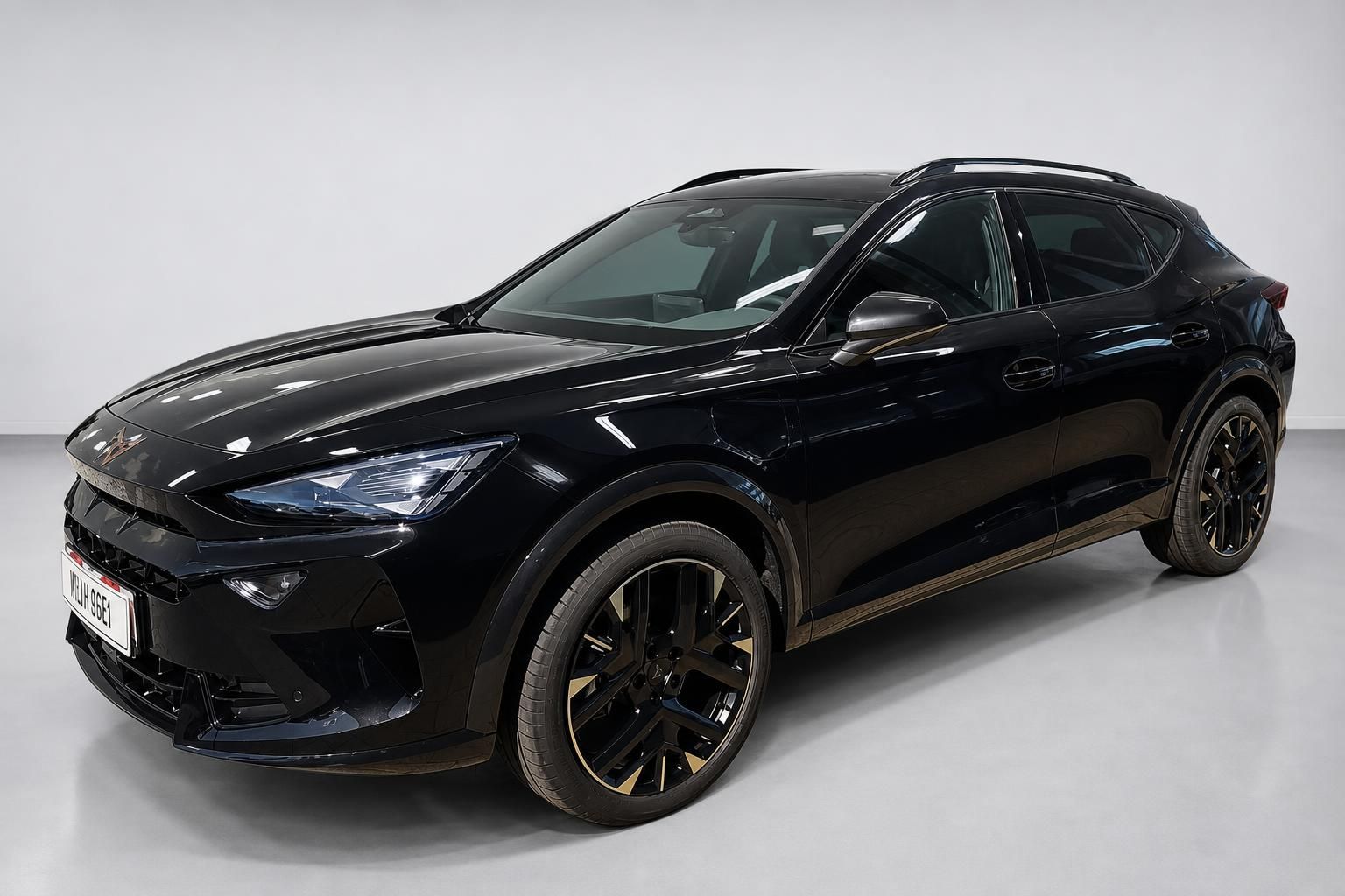 Cupra Formentor schwarz SUV Seitenansicht mit Alufelgen