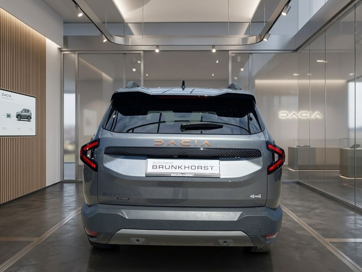 Dacia SUV Heckansicht grau im modernen Autohaus Showroom