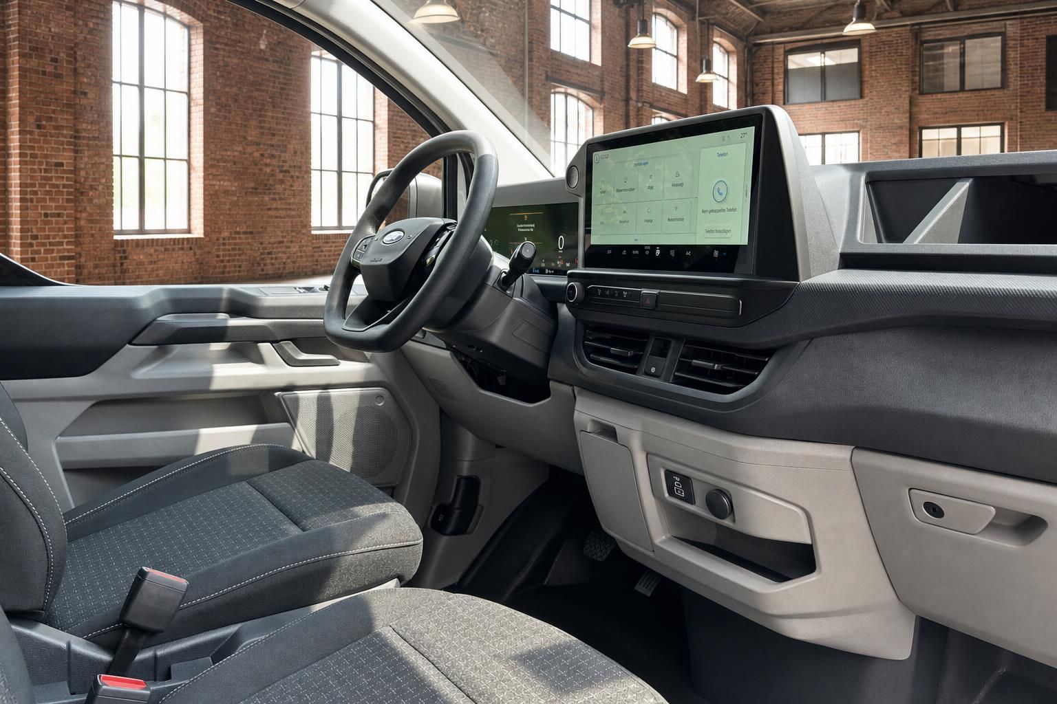 Ford Transit Custom Innenraum – Cockpit mit Touchscreen, Lenkrad und Fahrersitz