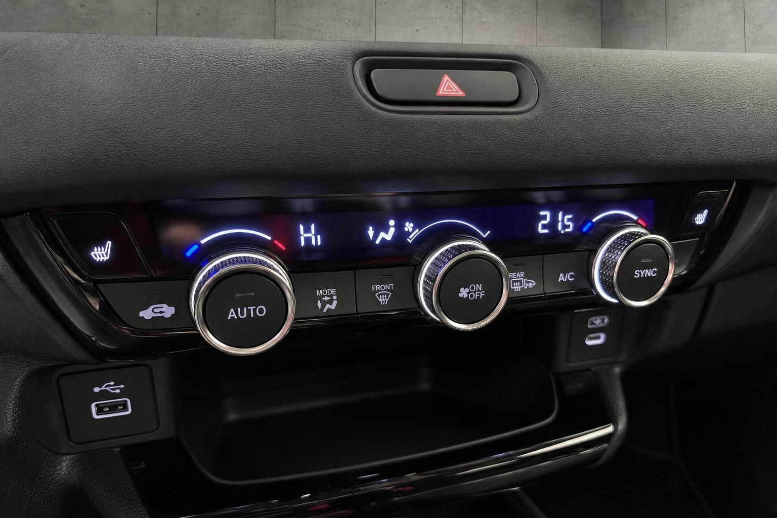 Honda Klimaautomatik mit Bedienelementen und Sitzheizung im Detail