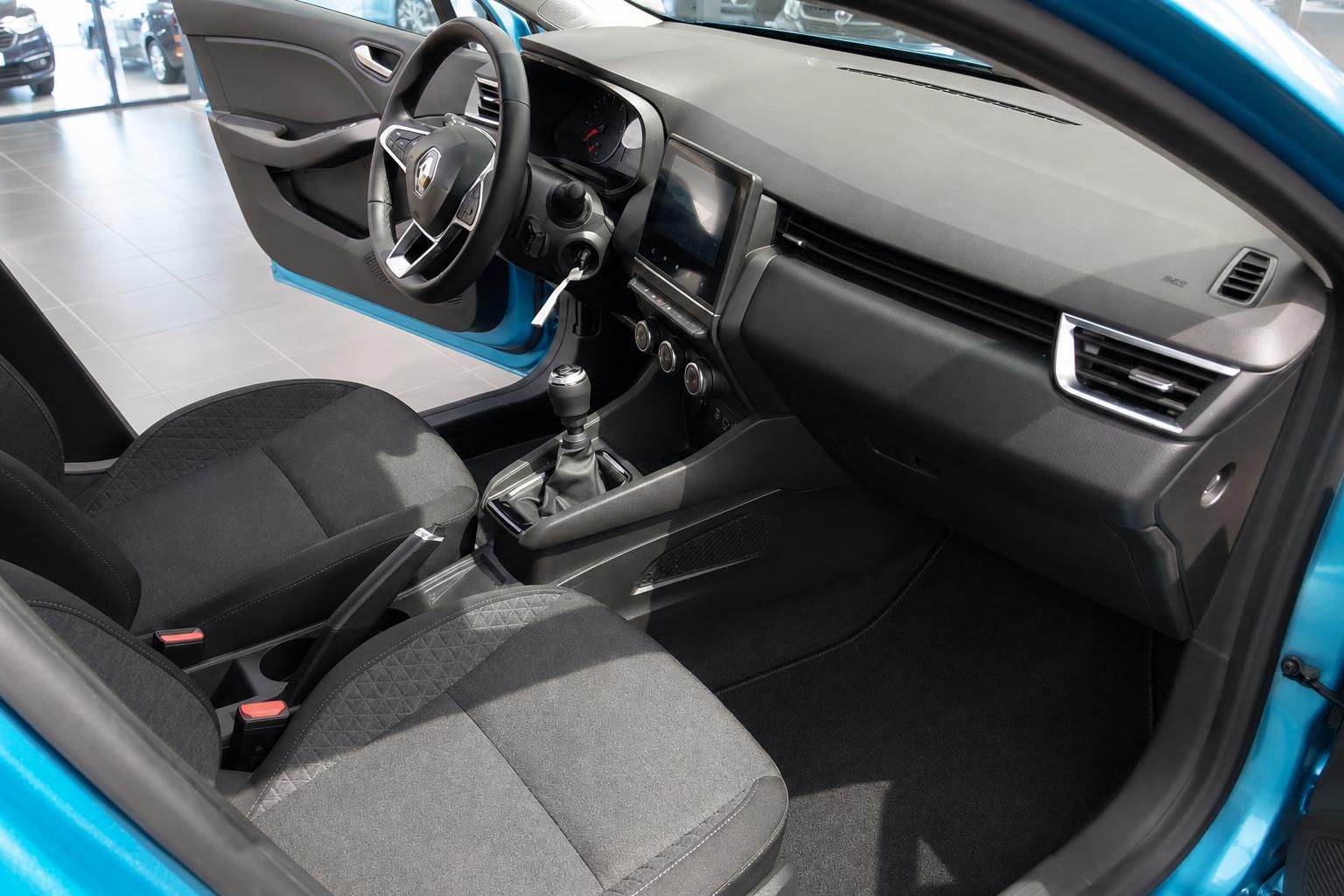 Renault Clio Cockpit und Armaturenbrett - Lenkrad, Schaltknauf und moderne Innenraumgestaltung