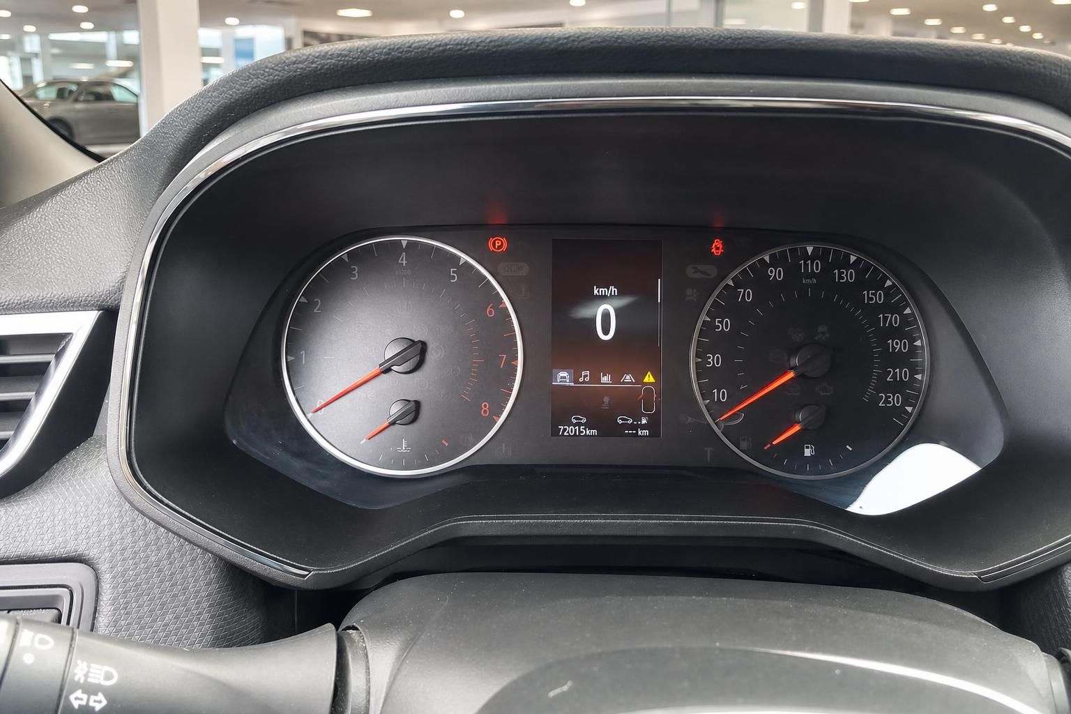 Renault Tacho mit Drehzahlmesser und Tachometer - Kilometerstand 72.015 km sichtbar