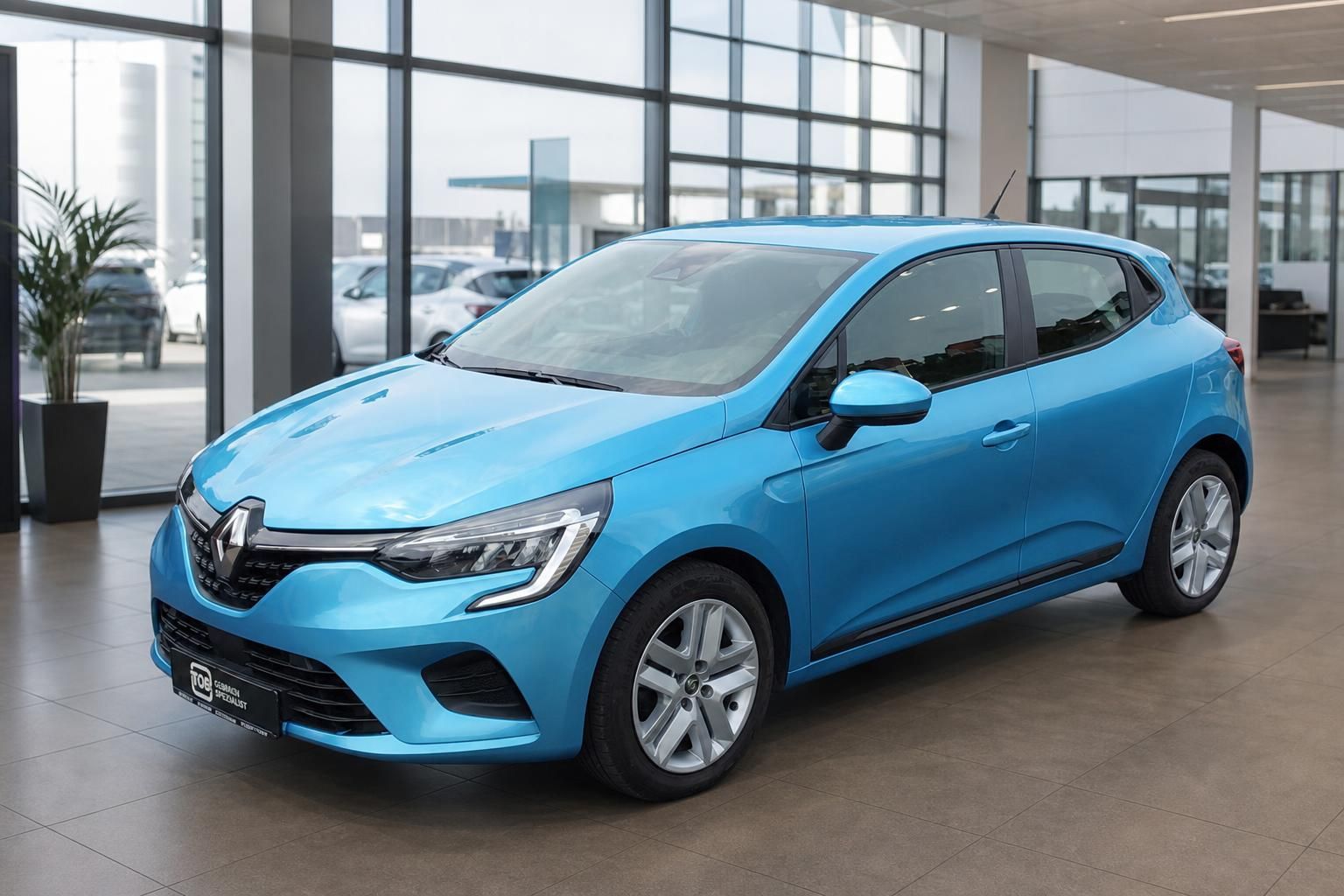 Renault Clio in Blau - Frontansicht im Autohaus mit LED-Scheinwerfern