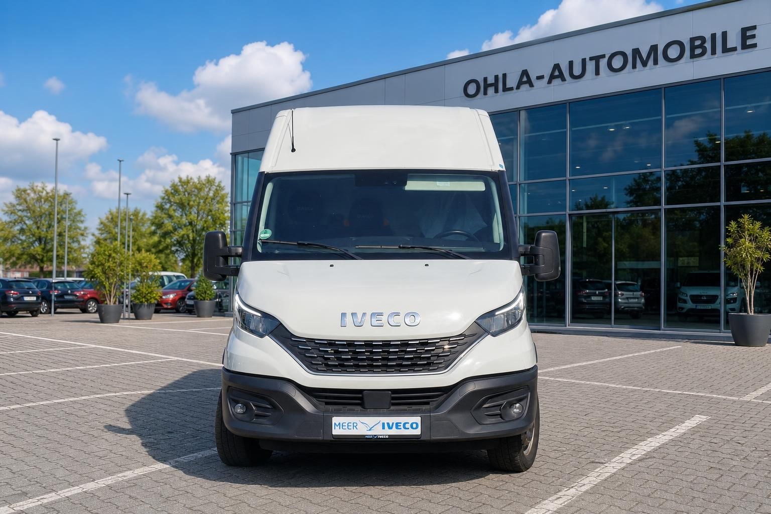 IVECO Daily Kastenwagen weiß Frontansicht bei OHLA-Automobile